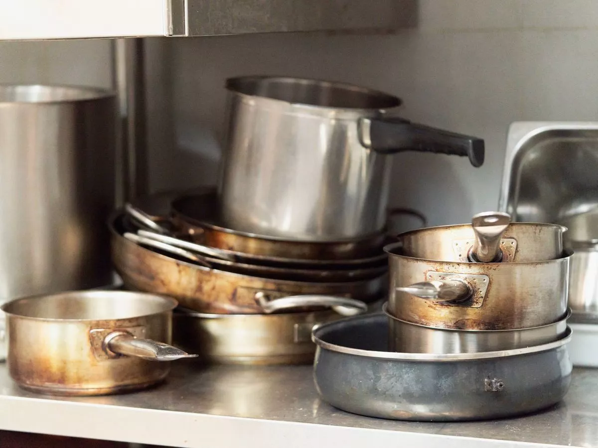 Remove tarnished marks from stainless steel pans instantly with 1 kitchen staple