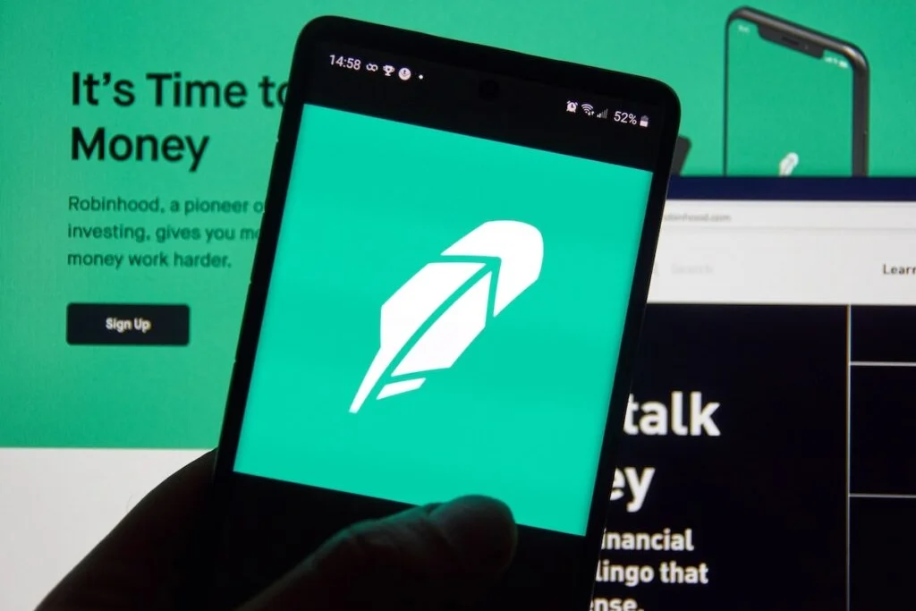 Robinhood Has Come 'Long Way' Since Meme Stock Craze, But Stock Remains 'Meaningfully Overvalued' - Analysts Divided Ahead Of Q3 Results