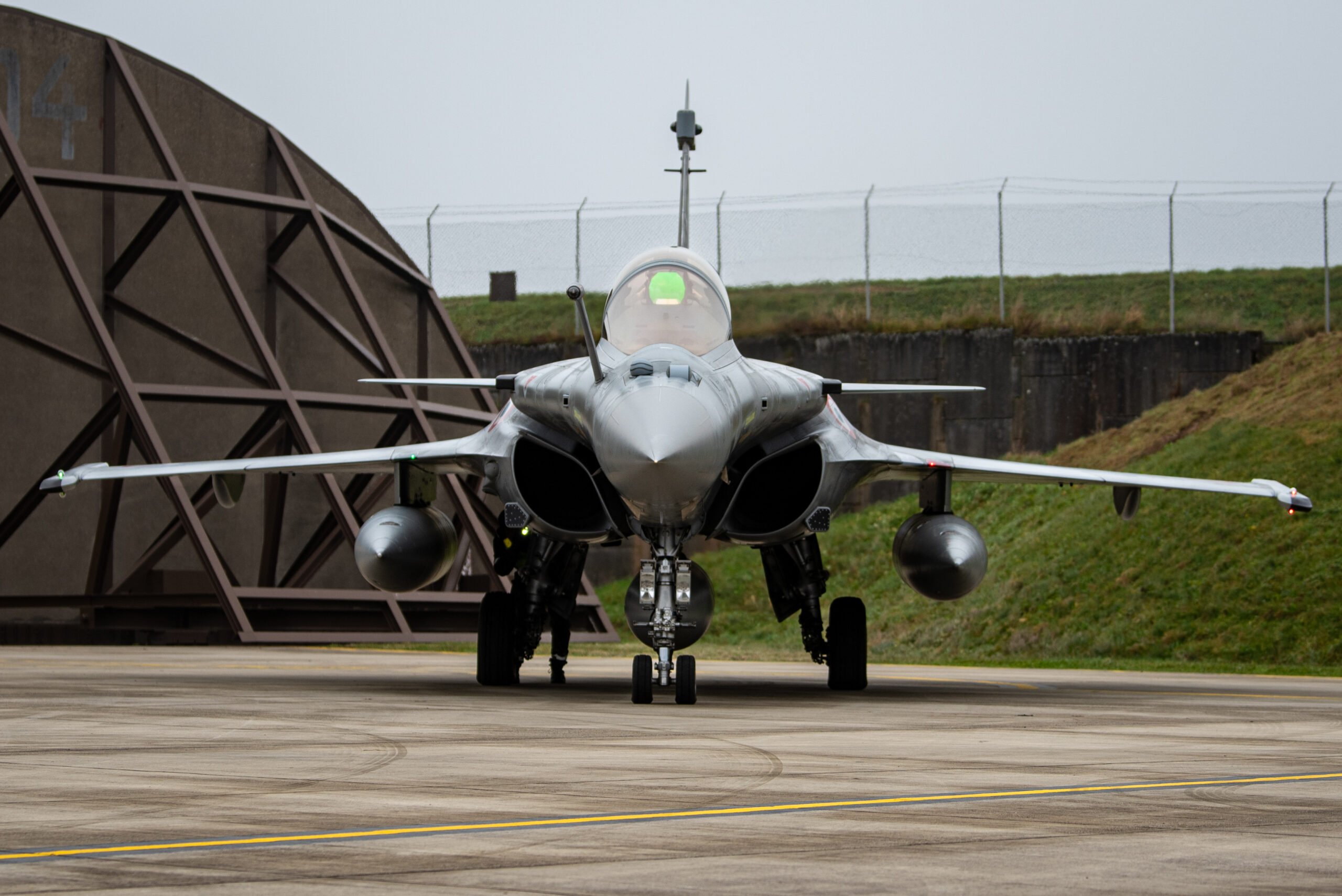 Ukraine confirms negotiations for French Rafale jets