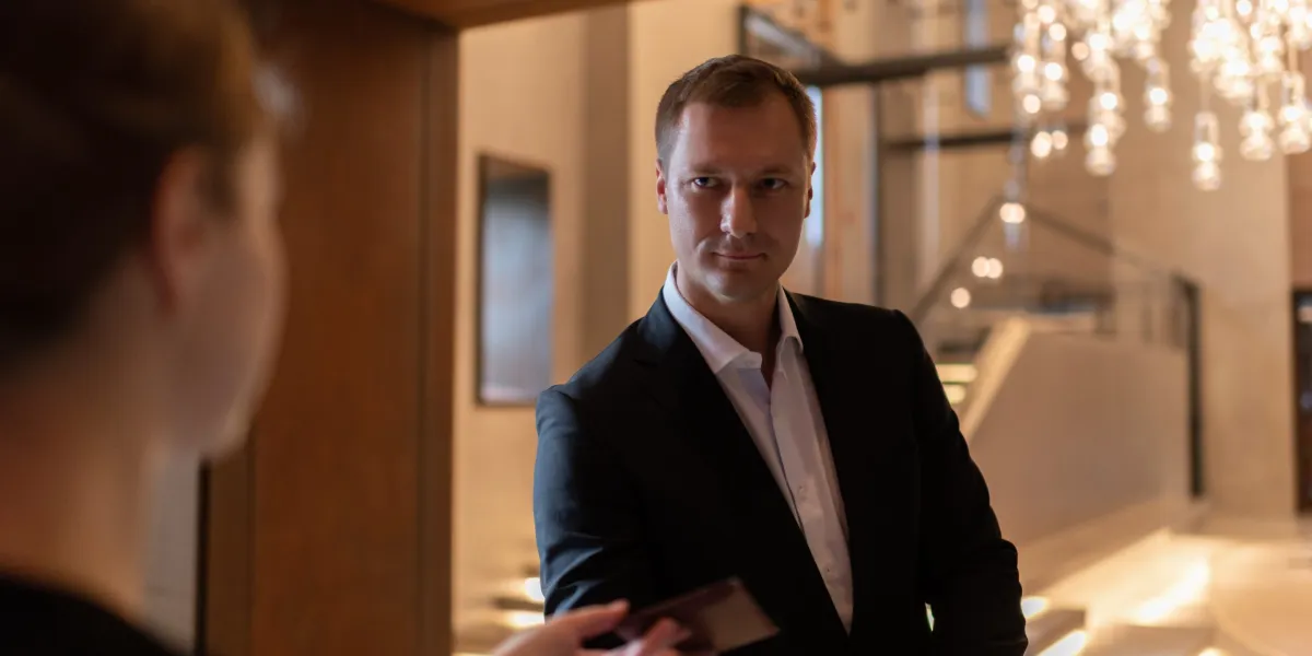 Former FBI special agent says he used a simple trick to get the best hotel rooms in the world-and it's all about showing love to the front desk