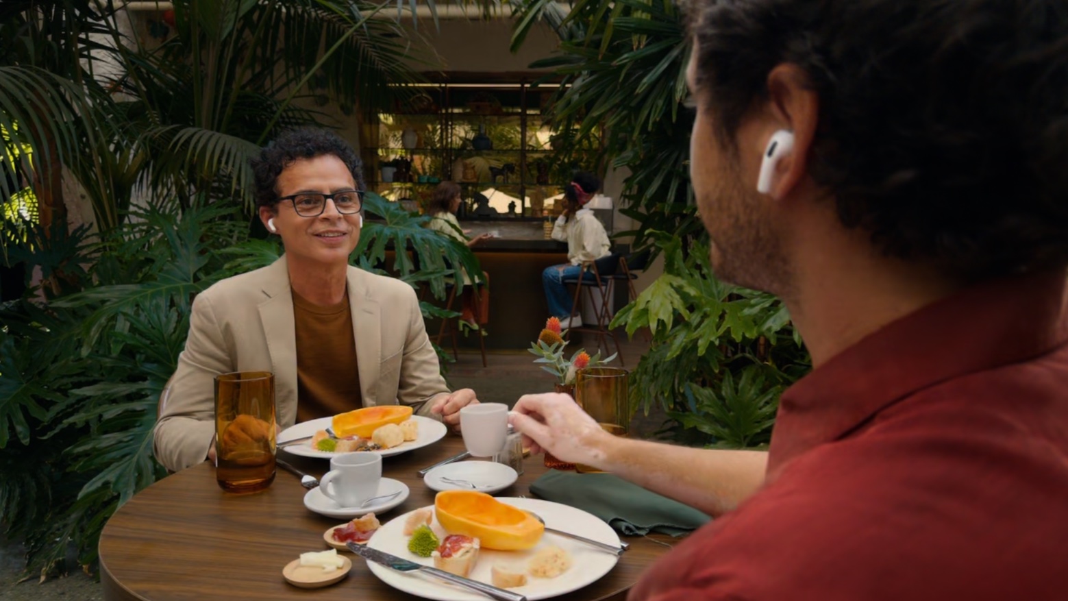 Jawohl! Full Live Translation with AirPods coming to EU.