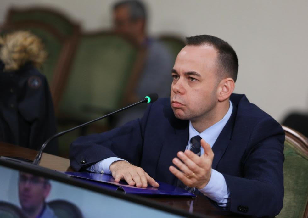 Alqi Bllako dënohet për aferën e inceneratorit të Tiranës dhe fiton lirinë