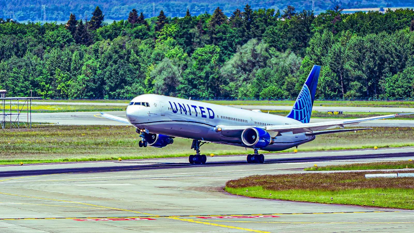 United Airlines Launches Debit Rewards Card