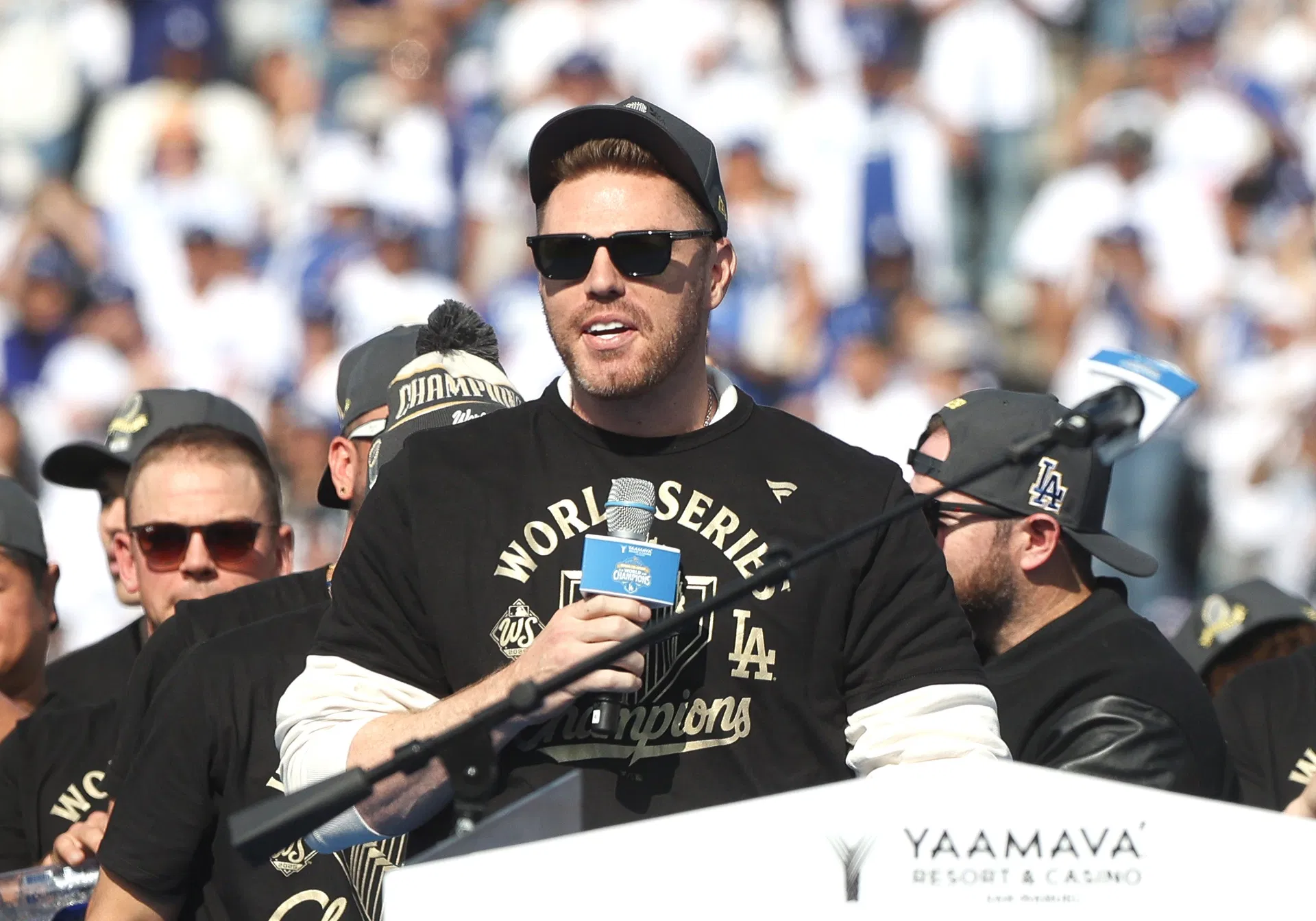 "This can't be real" - Fans stunned as Freddie Freeman steals the show with electric worm dance in Dodgers' WS party 