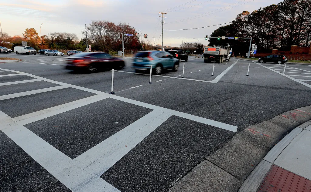 Letters for Nov. 5: Hampton traffic light ‘entraps’ drivers near I-64 ramp