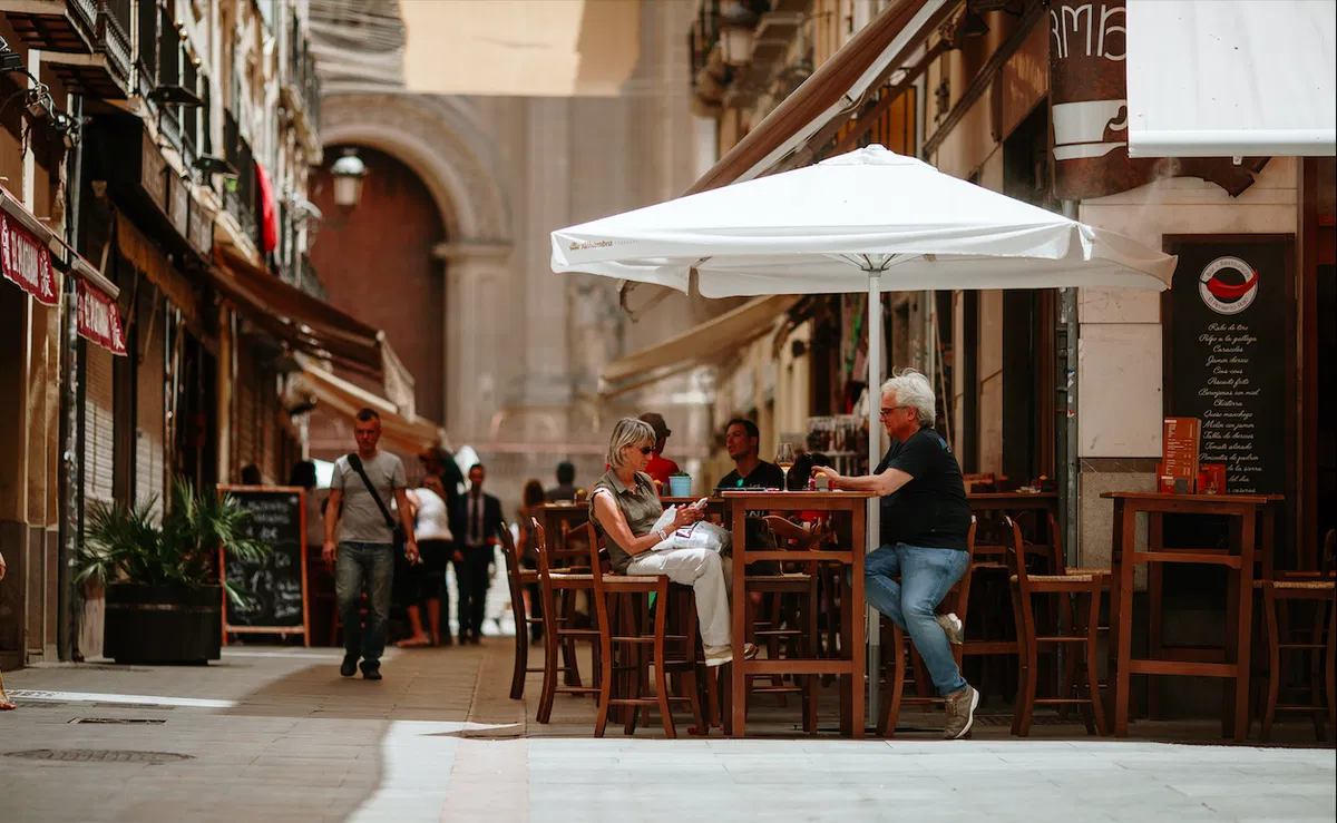 Granada bar owner scams pensioner out of €22,000