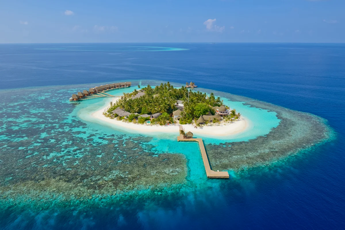 Maldives bans smoking for all young people – including tourists