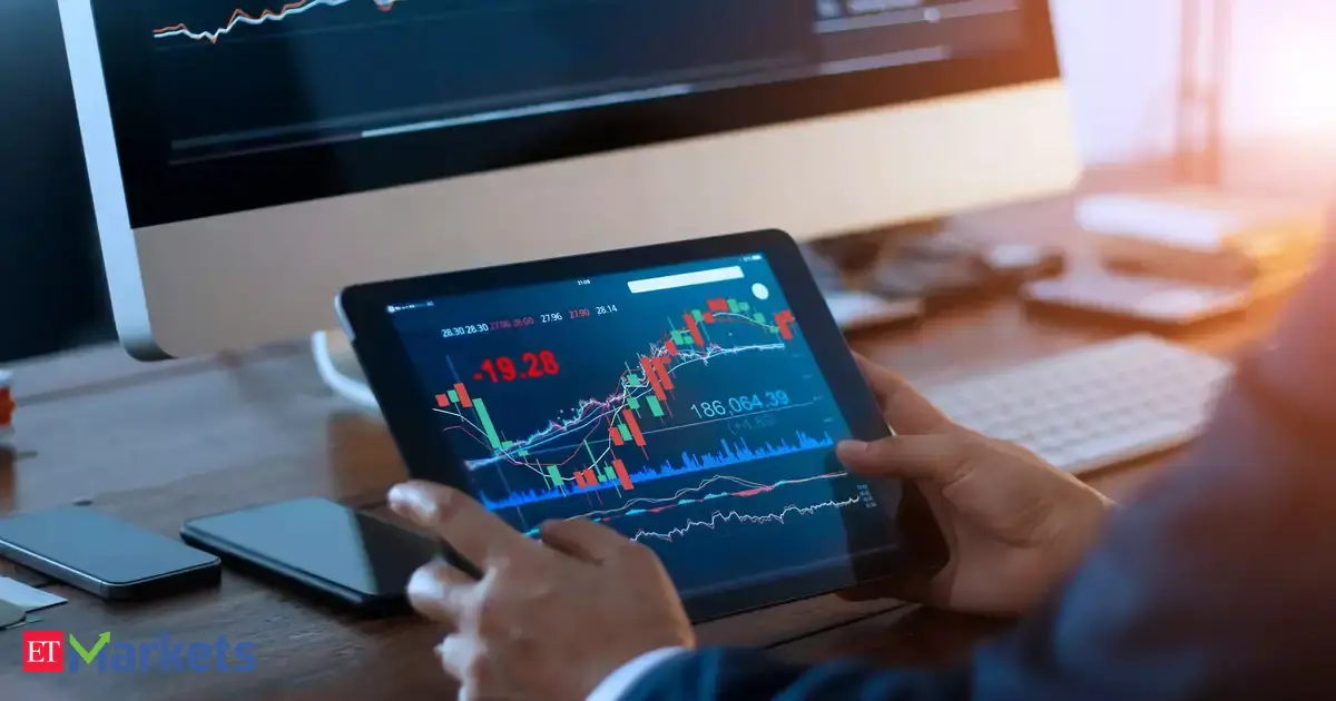 Berkshire Hathaway sold another $6 billion in stocks. What does it signal about current markets?