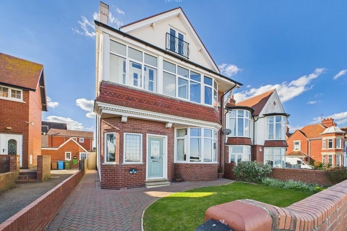Inside this charming South Marine Drive home that's 'immaculate' inside