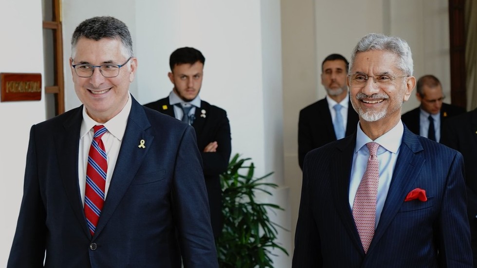 India and Israel sign defense deal