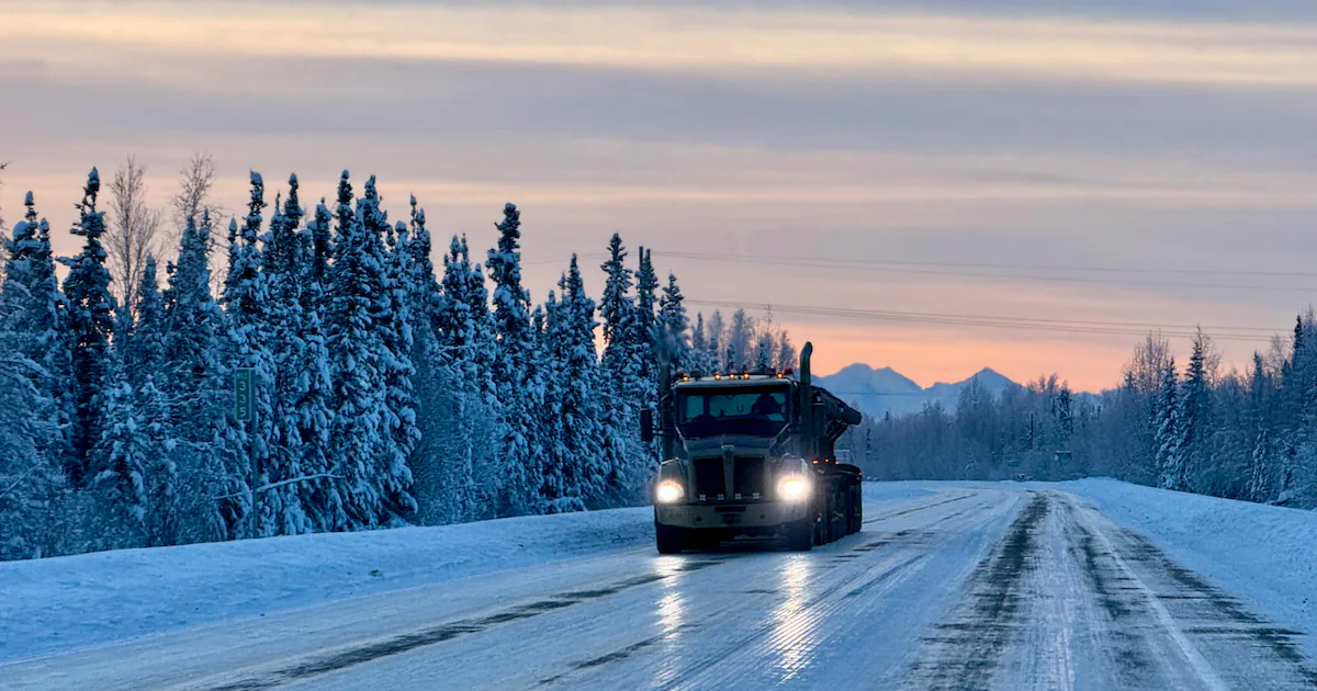 4 injured in back-to-back military convoy rollovers on icy Richardson Highway