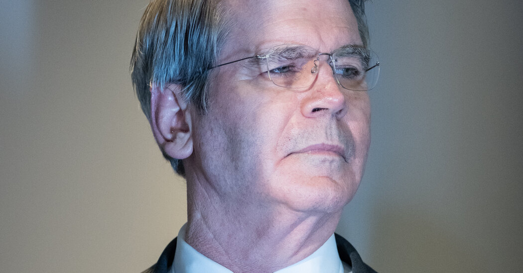 Trump Aides Raise Recession Fears, and Point Fingers at the Fed