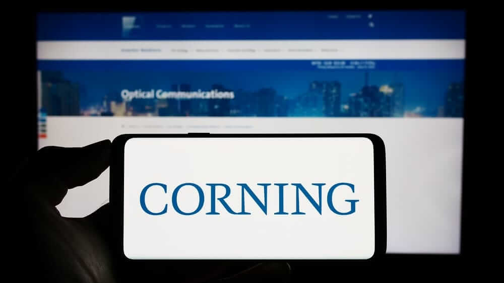Are Wall Street Analysts Bullish on Corning Incorporated Stock?