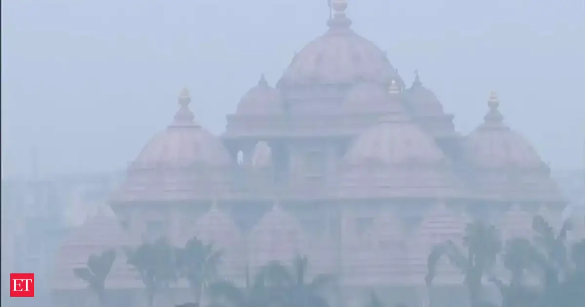 Delhi AQI: Slight improvement in capital's smog with 'poor' to 'moderate' air quality, AQI recorded at 316