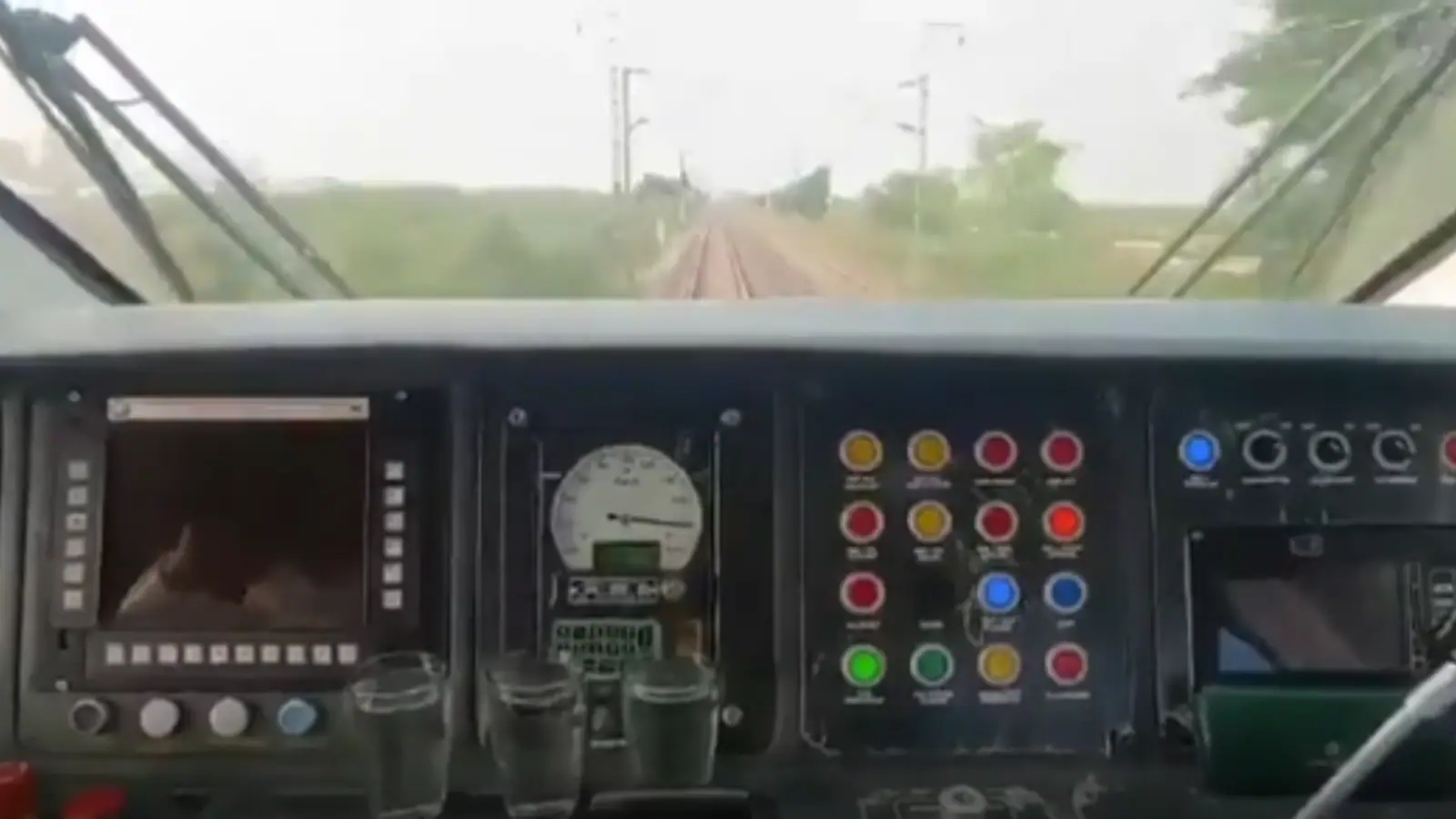 Vande Bharat Sleeper Train Touches ‘Top Speed' Of 180 Kmph: ‘Pehlay Implement Kariye, Trial Se Kya Hoga’ | Video