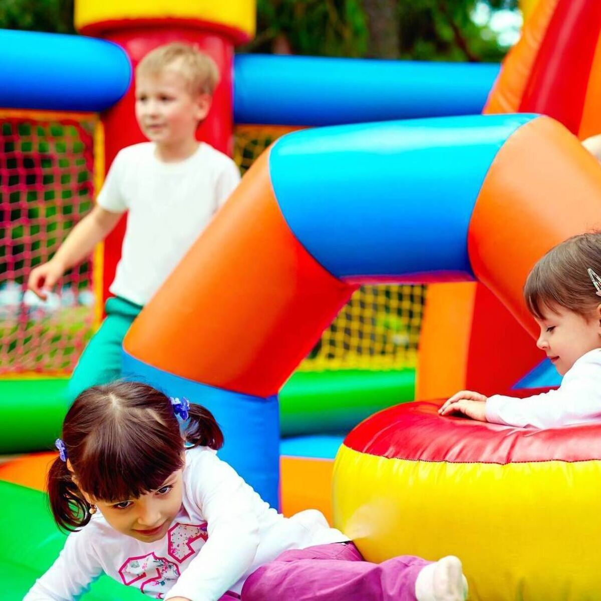 Cork entertainment centre to pay €3,000 to blind boy for refusing entry to inflatable play area