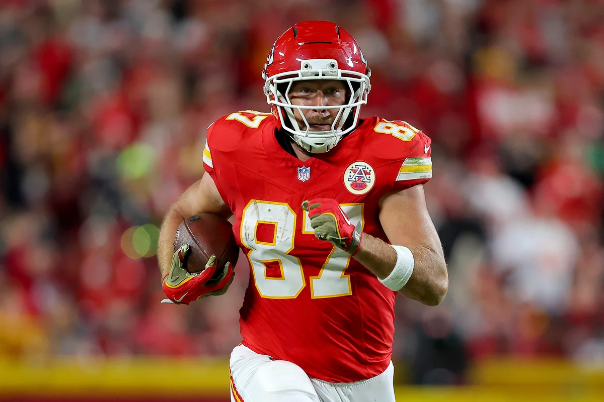 Travis Kelce celebrates 100th touchdown with on-field nod to Taylor Swift