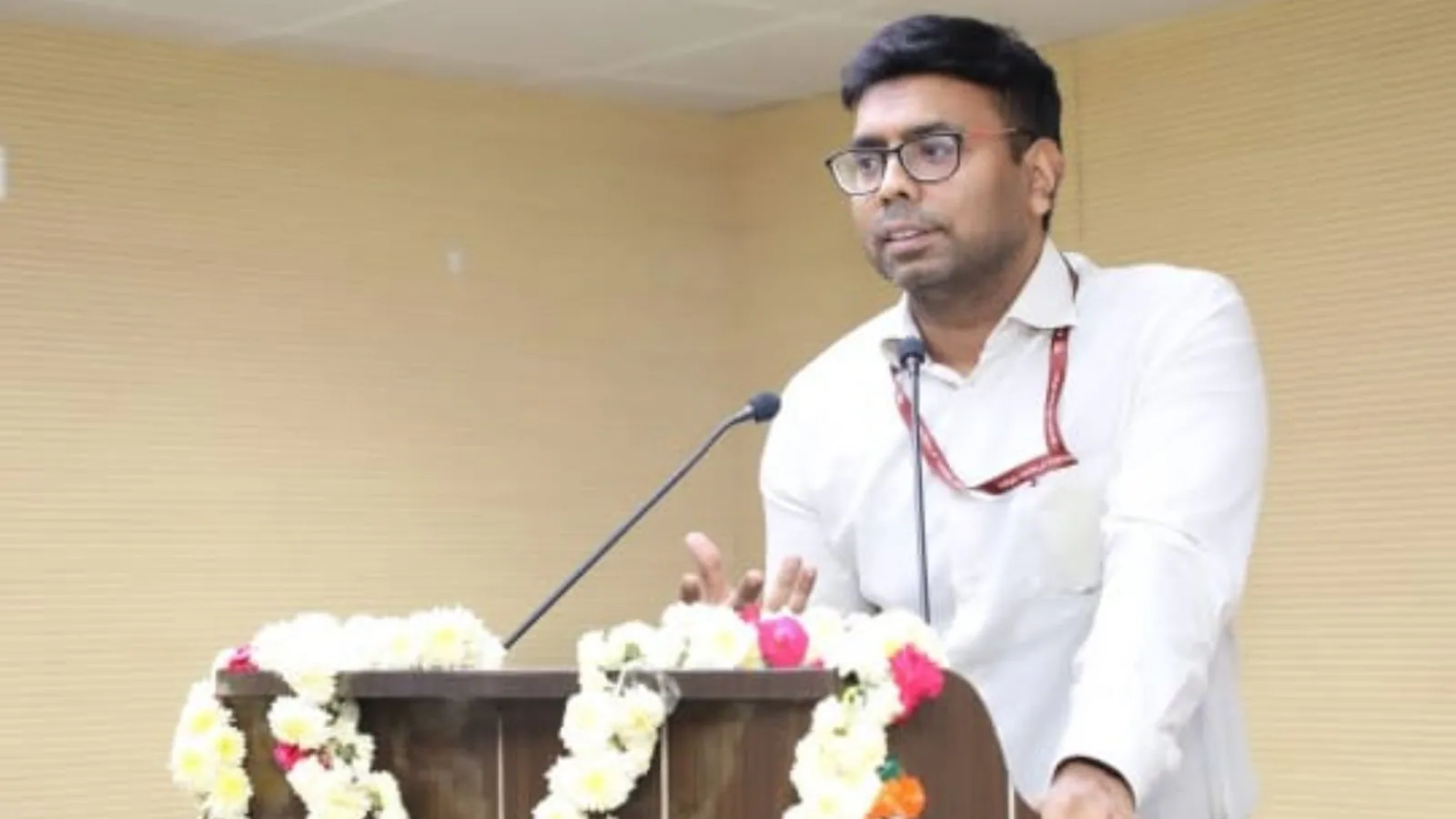 Success Story: Uttar Pradesh Rickshaw Puller's Son Cracked UPSC In First Attempt