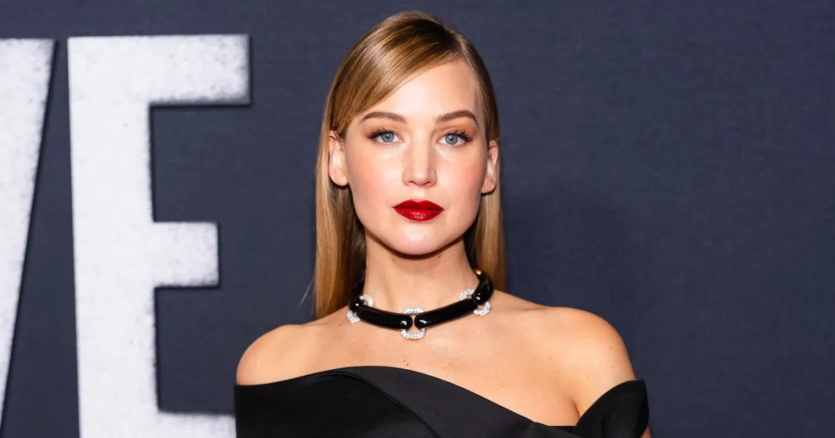 Jennifer Lawrence Praises Robert Pattinson As Not Pervy On Set