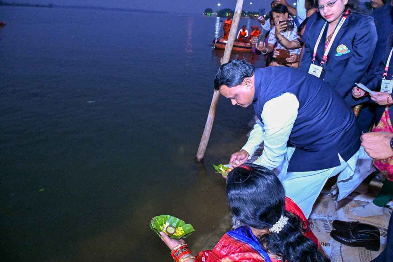 Odisha CM Majhi Inaugurates Historic Cuttack Bali Yatra 2025, Boosts Funding to Rs 10 Crore