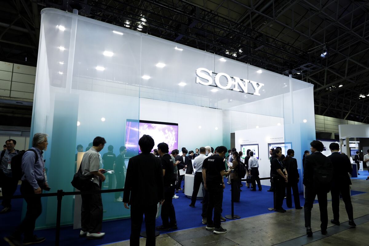 PlayStation Maker Sony Upgraded as Wolfe Is Top Bull on Faded Tariff Worries