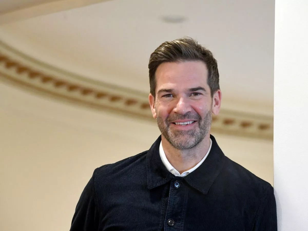 Gethin Jones flaunts wedding ring in new Christmas post