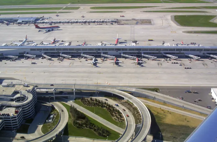 DTW on list of 40 possible airports cutting flights by 10% during government shutdown, per NBC