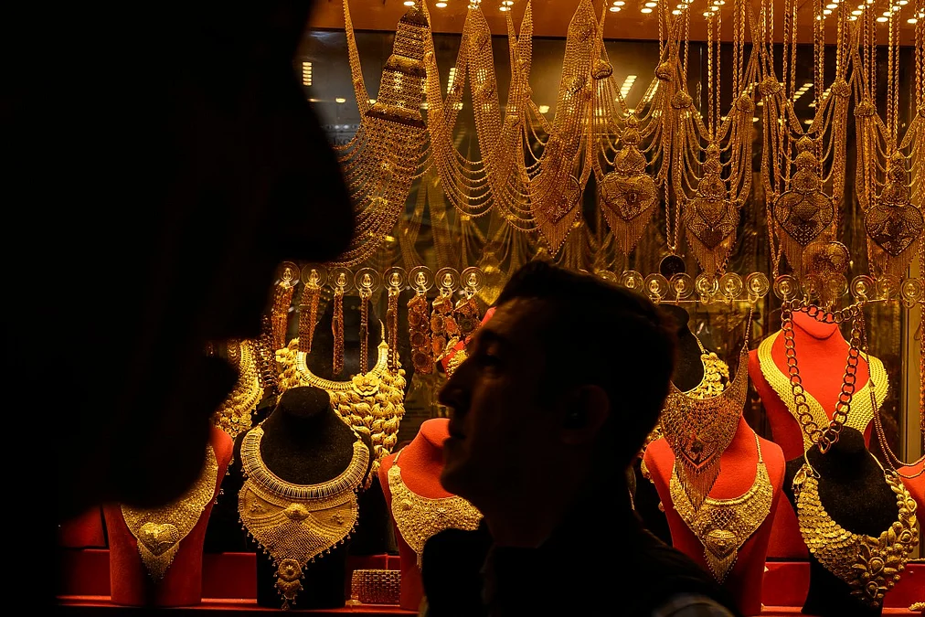 Dubai gold inches higher with shoppers watching near-record levels