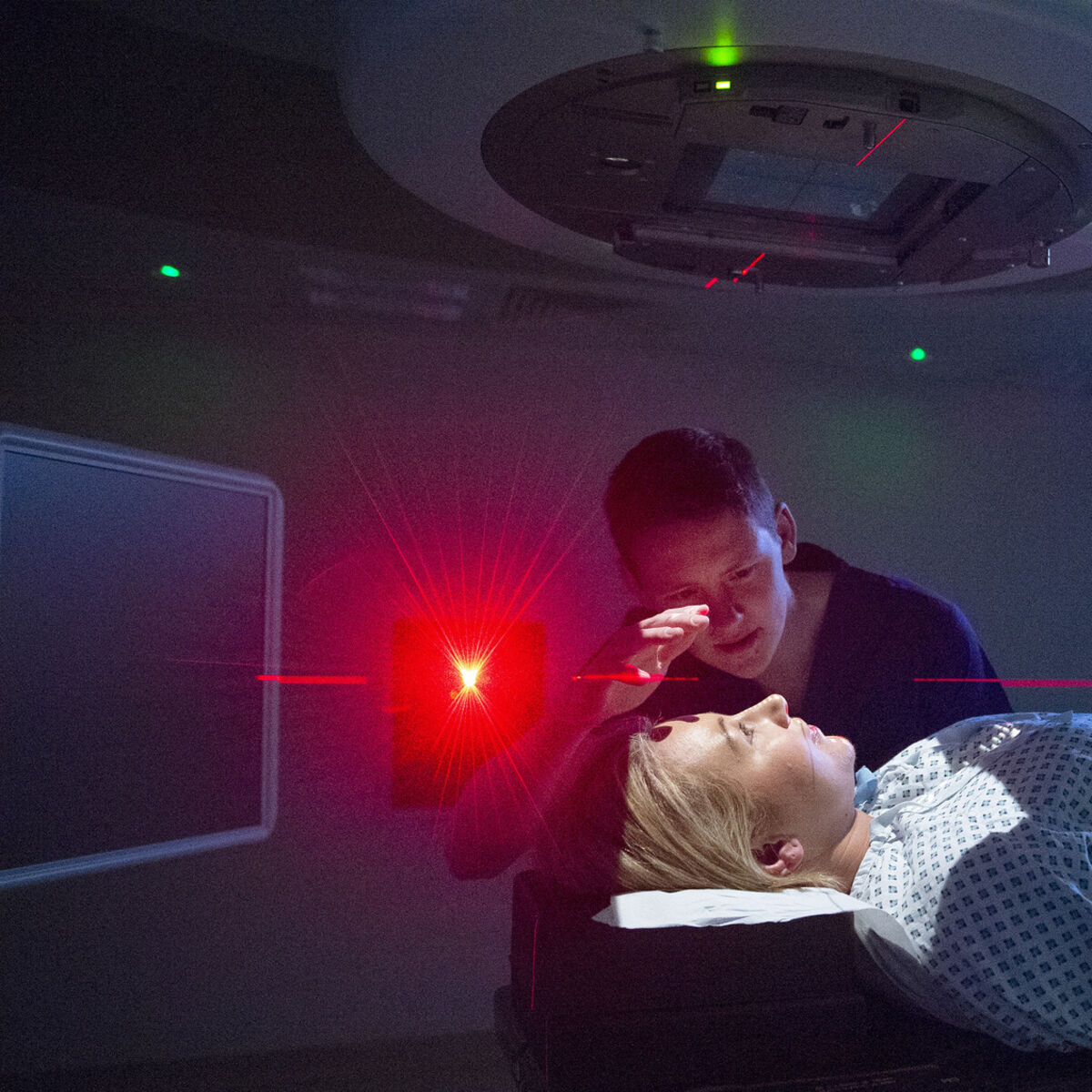 Cancer treatment stopped in 16 of 24 days last month by hospital's aging radiotherapy machines, Dáil told