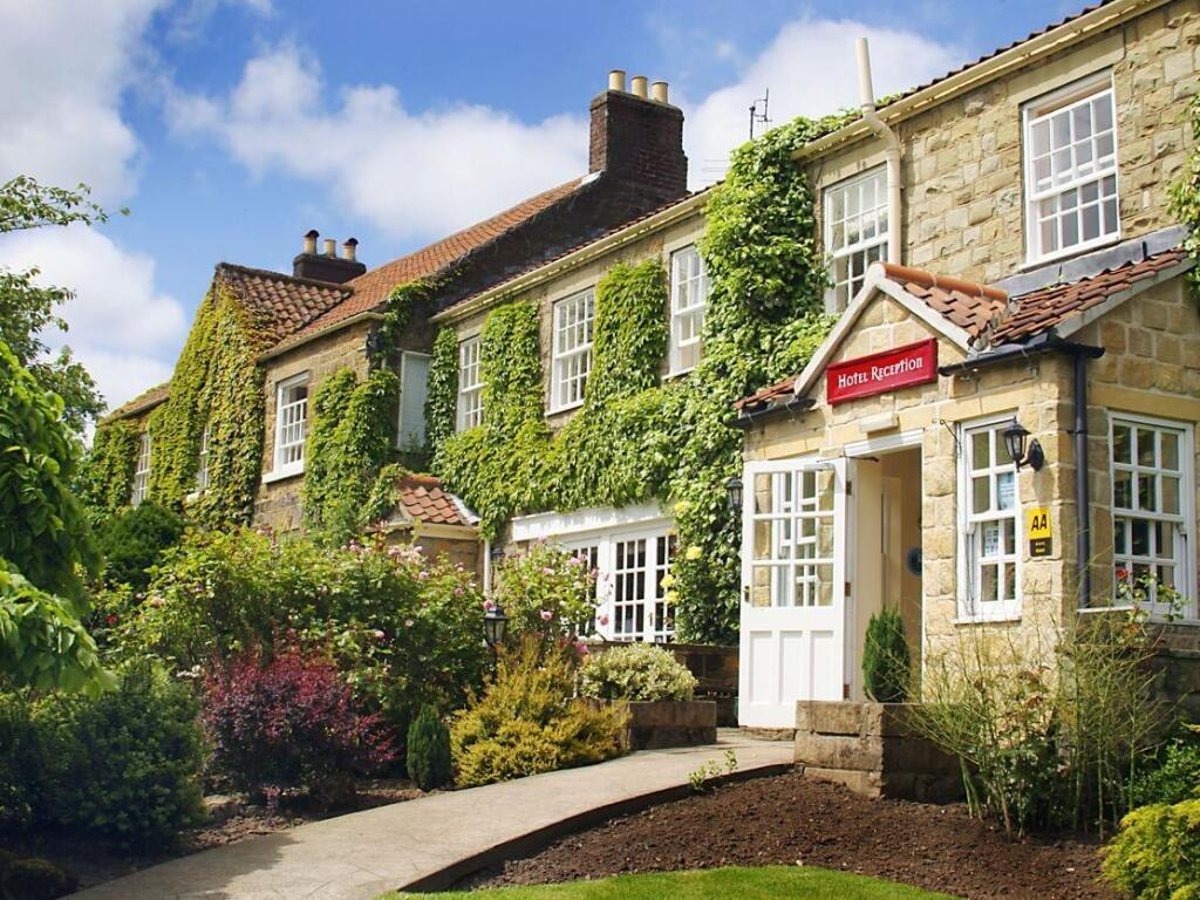 Grade ll-listed 'picturesque' hotel with 17 acres offered for sale at £2.2m