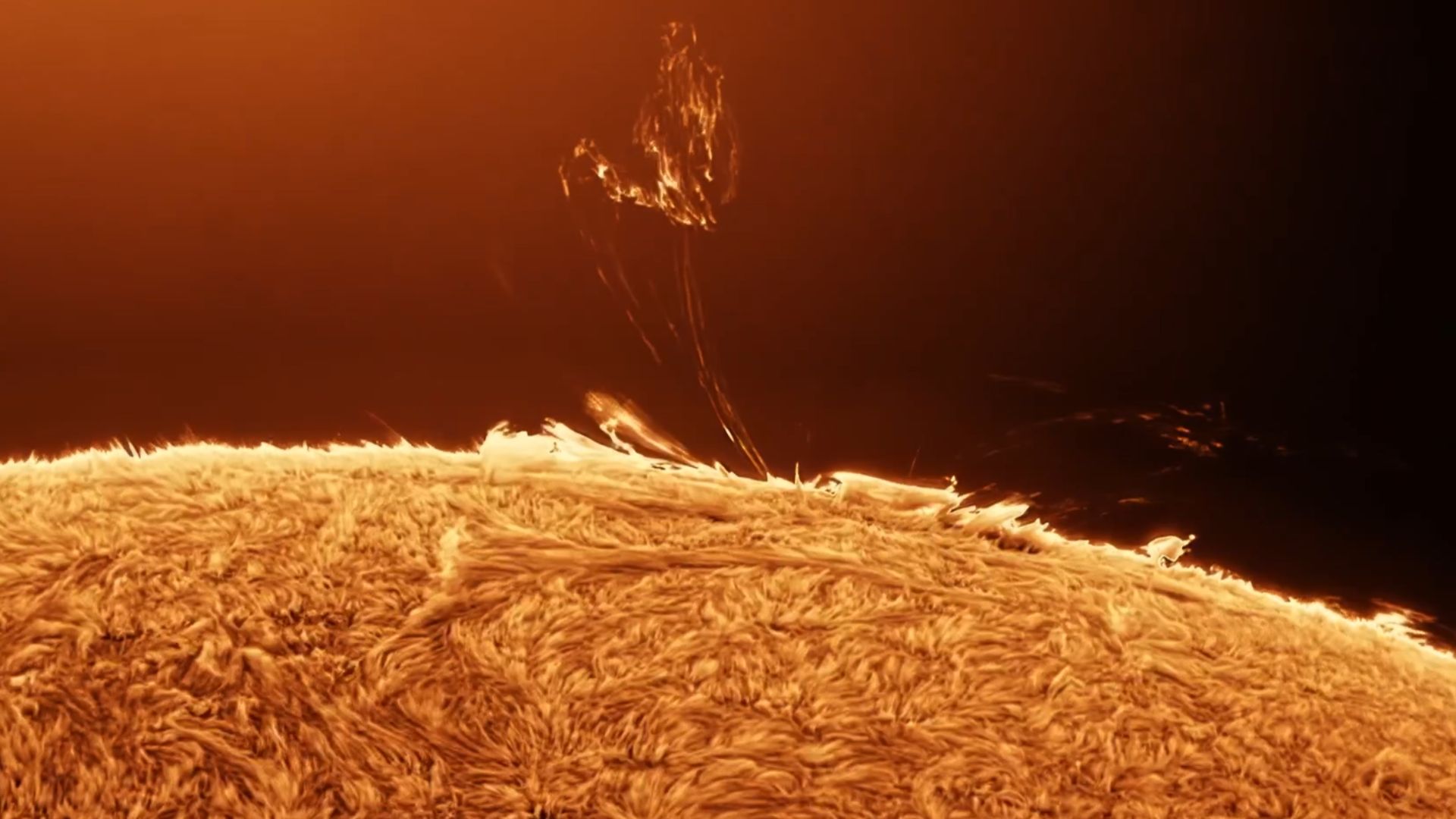 Astrophotographer captures fiery plasma dancing above the sun in stunning close-up video