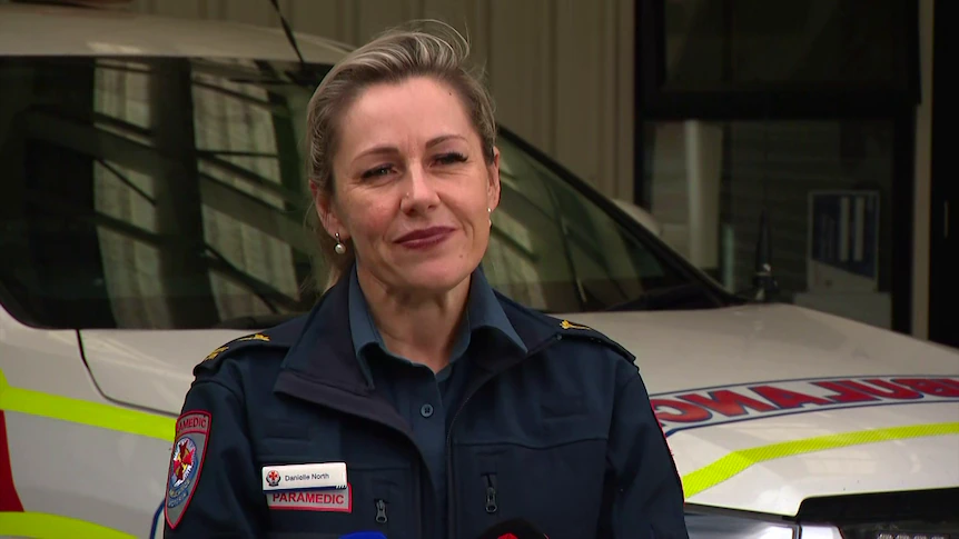 Executive director leaves Ambulance Victoria after parliamentary inquiry