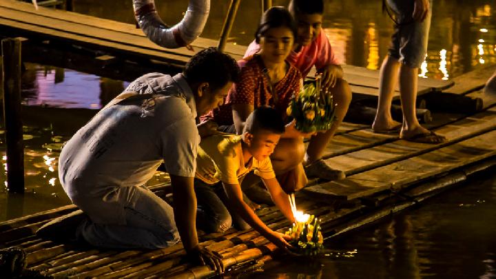 10 Light Festivals Around the World, from Paris to India