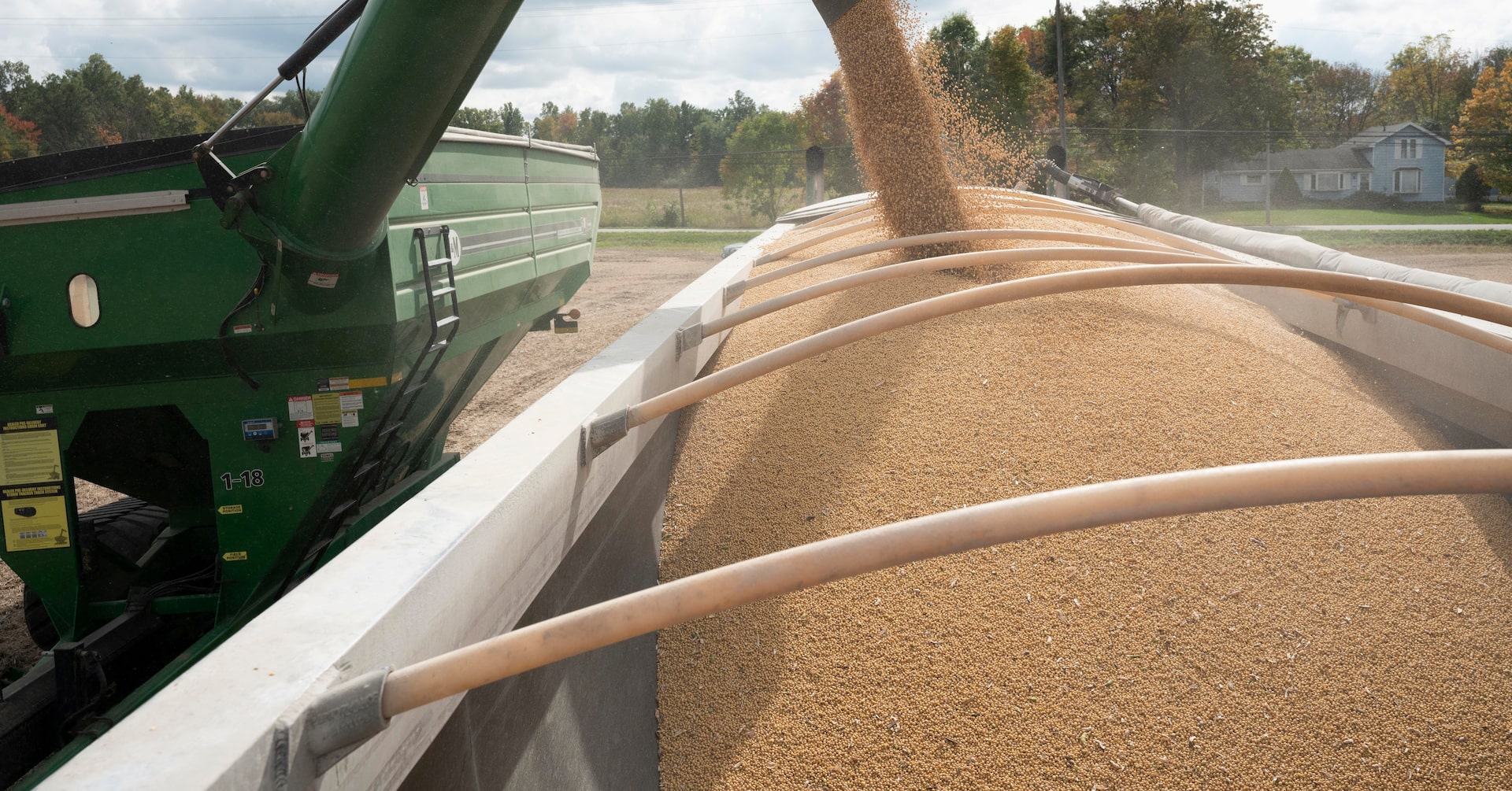 COFCO held soybean procurement signing ceremony, association official tells US-China forum