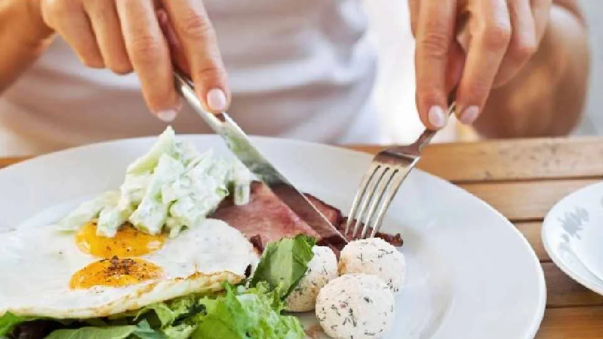 Eggs Health Benefits : अंडा है हेल्दी, लेकिन इसके साथ ये चीजें खाई तो बढ़ेगा खतरा