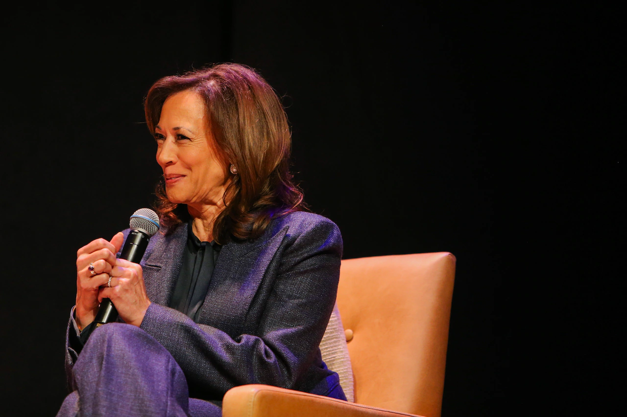 Kamala Harris praises Portland spirit, draws small protest; weather dampens ICE demonstration: Get caught up