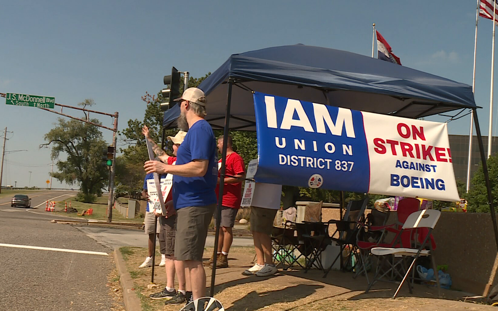 Boeing rejects counteroffer, union says; St. Louis strike continues