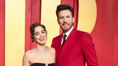 5 Things to Know About Chris Evans’ Wife – Hollywood Life