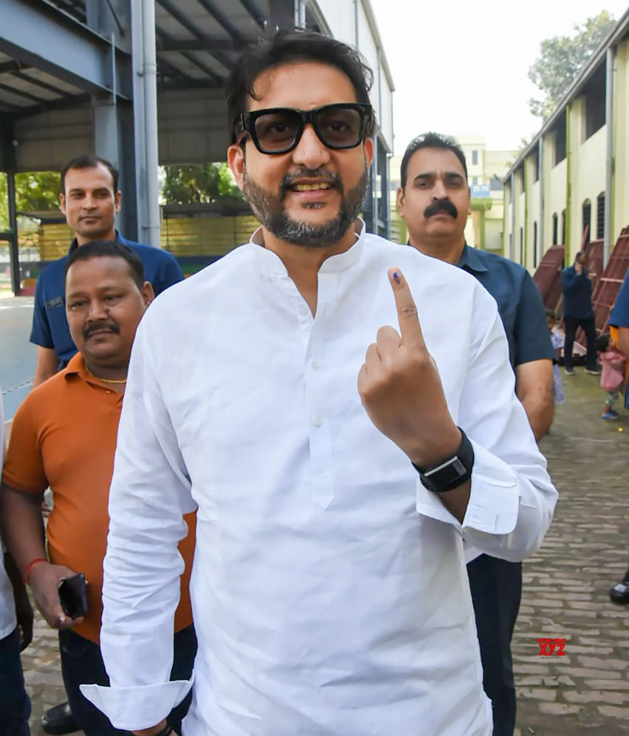Patna: Rituraj Sinha Casts Vote #Gallery