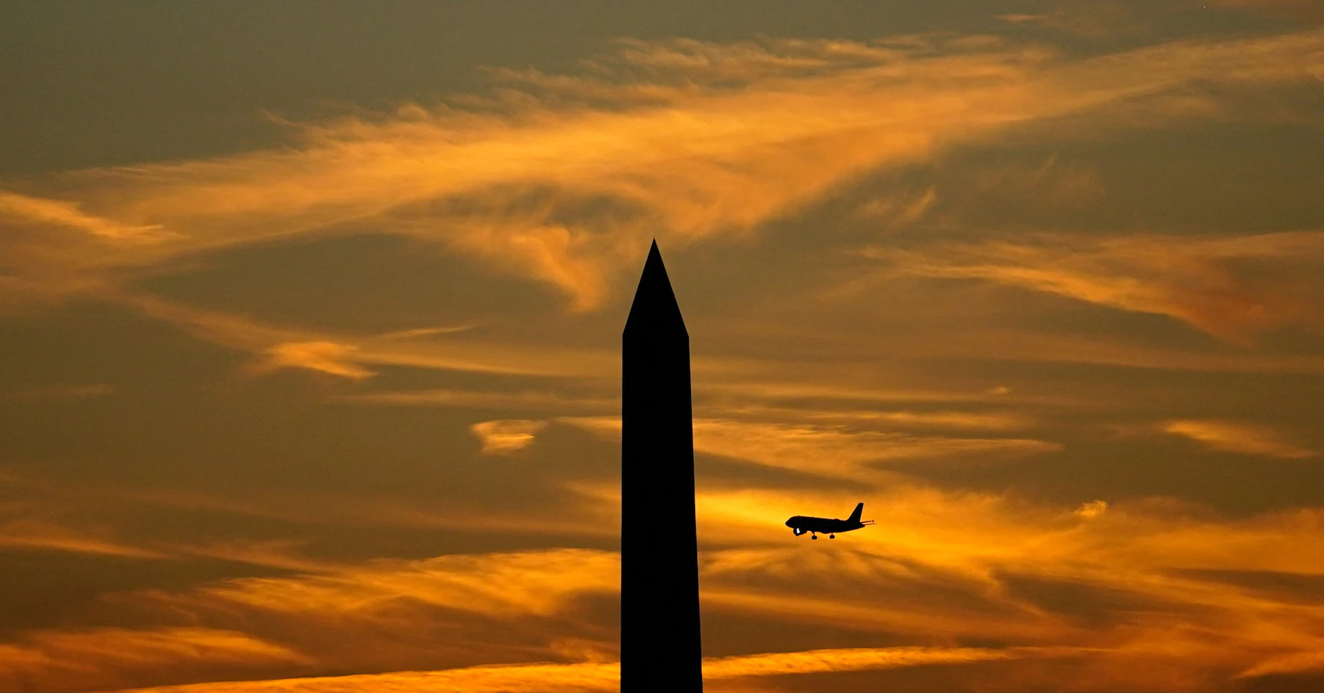 Exclusive: Trump administration orders 10% of flights cut at major US airports due to shutdown - Reuters