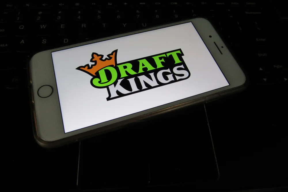 DraftKings Q3 Preview: Record NFL Betting Expected, Will Prediction Markets Hurt Results, Guidance?