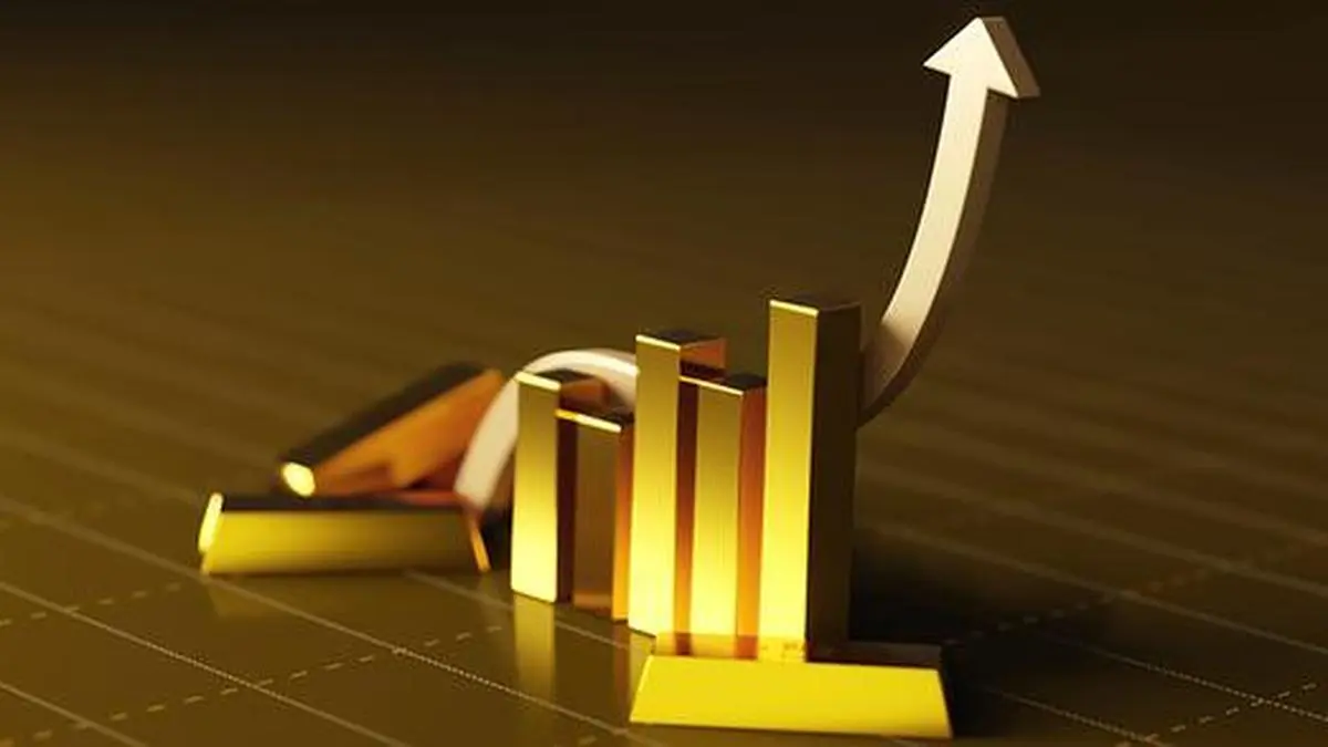 India’s gold pile with RBI hits 880 tonnes; forex reserves ease to $700 bn