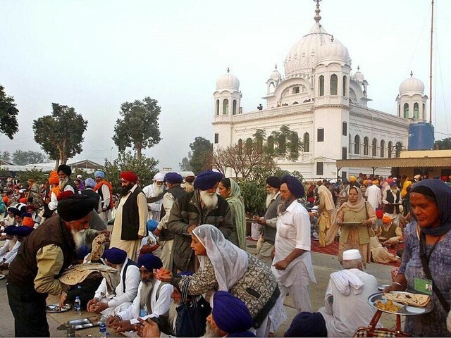 Punjab Governor, CM pay tributes to Guru Nanak