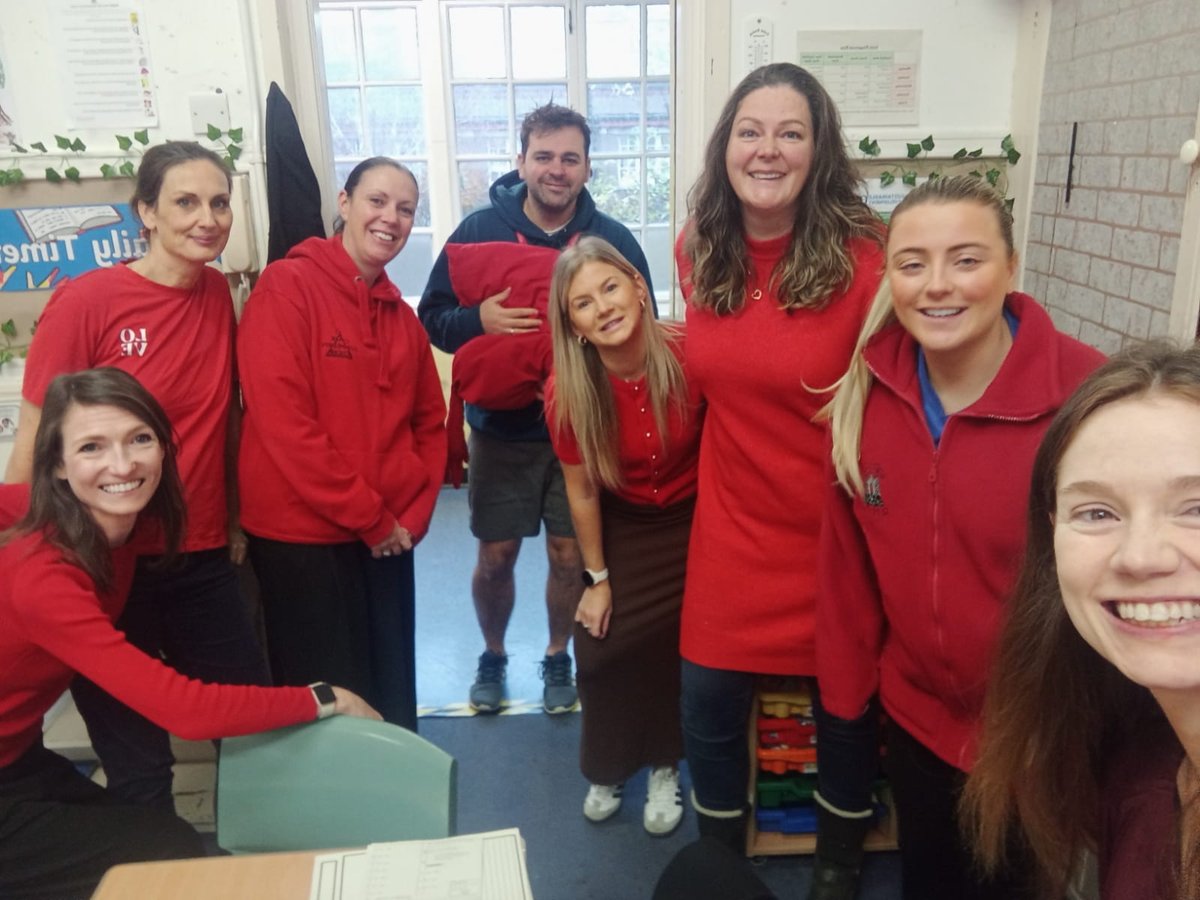 Edinburgh schools: Teachers wear red in support of colleagues 'trapped' in temporary contracts