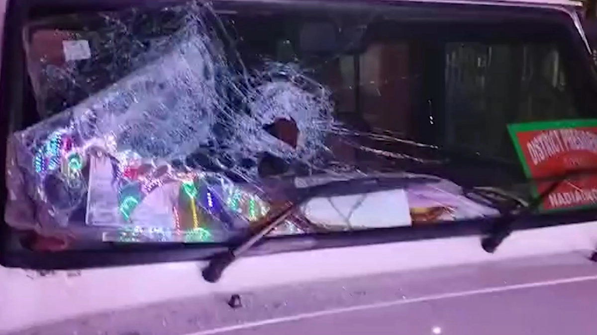 Sukanta Majumdar Security Lapse: Union Minister and West Bengal BJP Leader’s Convoy Attacked in Nabadwip (Watch Video)