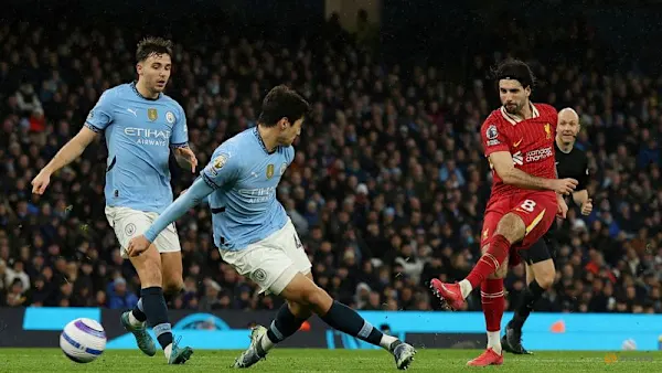 Man City and Liverpool clash to keep Arsenal within reach