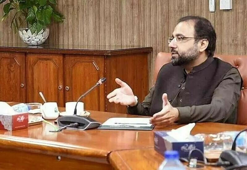 Minister takes notice of overseas workers being offloaded, orders FIA action