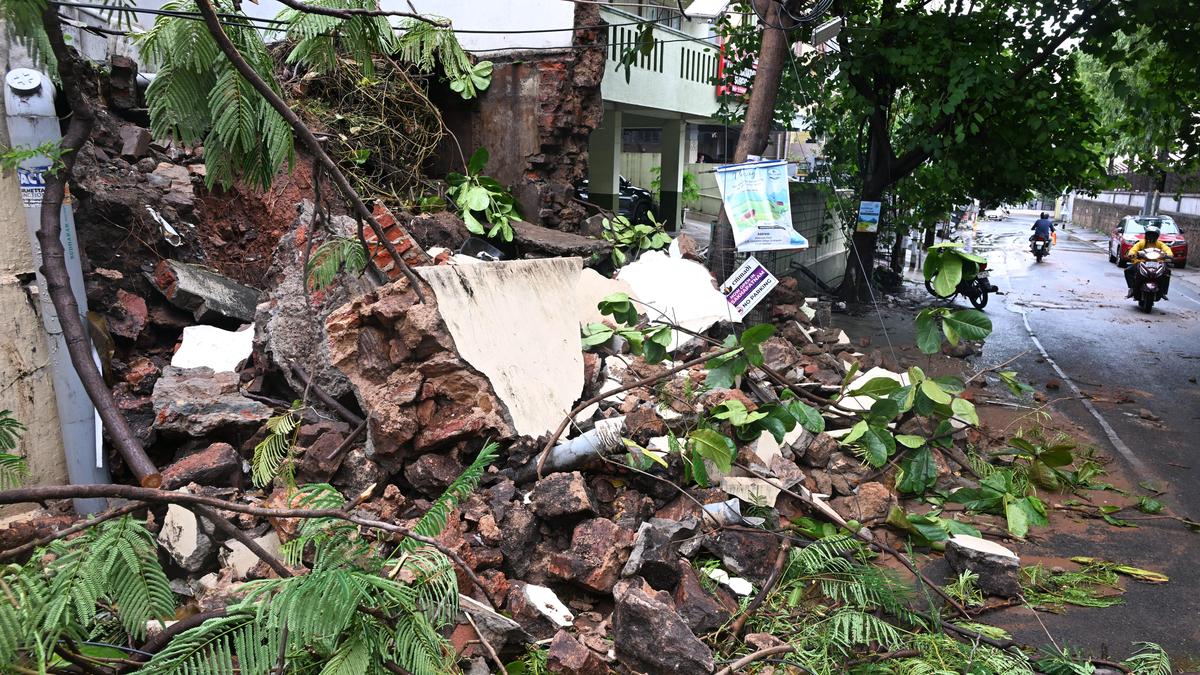 Vizag Collector urges citizen to be vigilant for next 12 hours