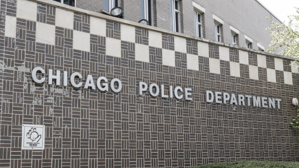 Chicago Cops Ignore the Law, Arrest Legal Gun Owners