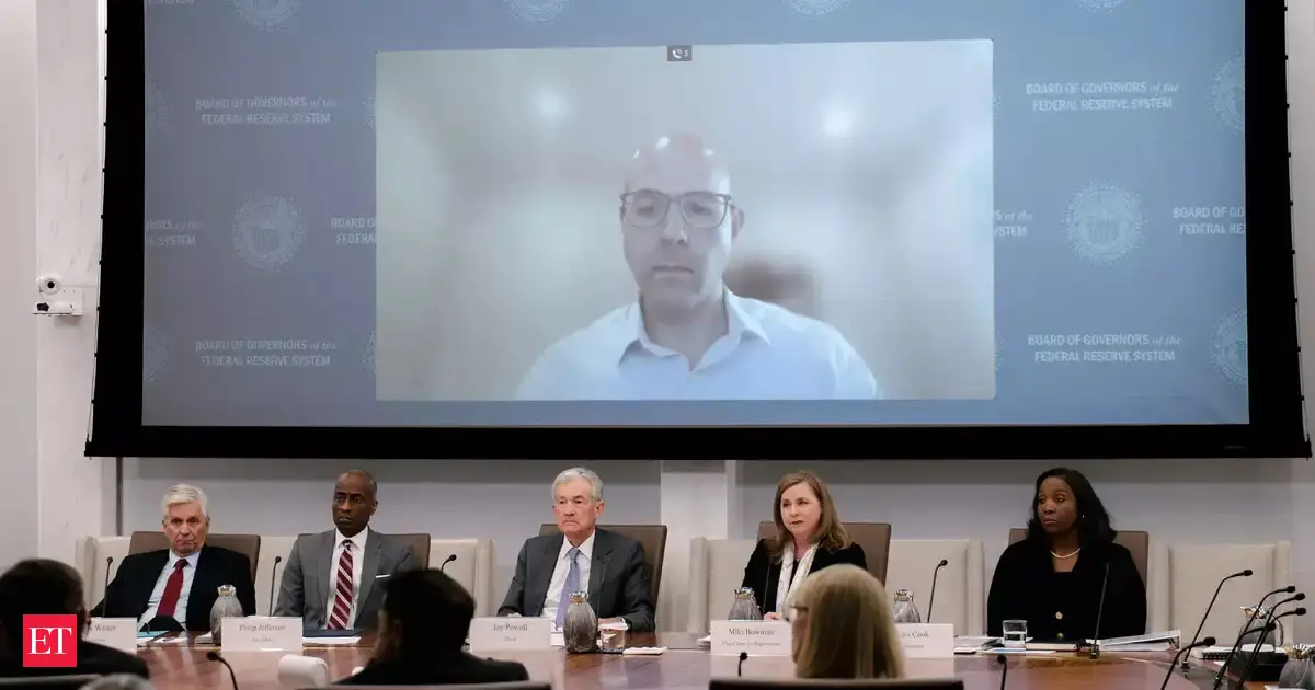 Fed risks a recession if it doesn't cut rates rapidly, a top official warns